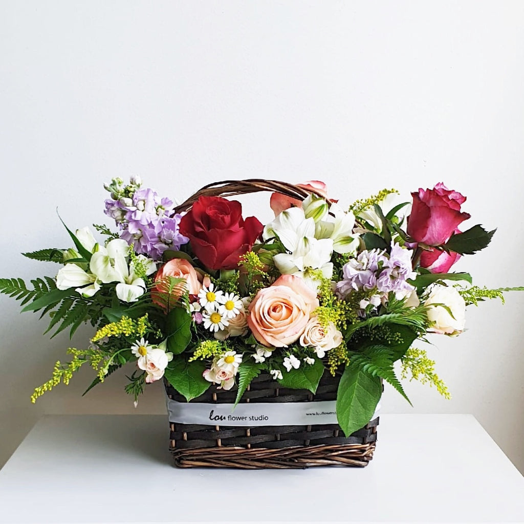 A basket of roses - Lou Flower Studio