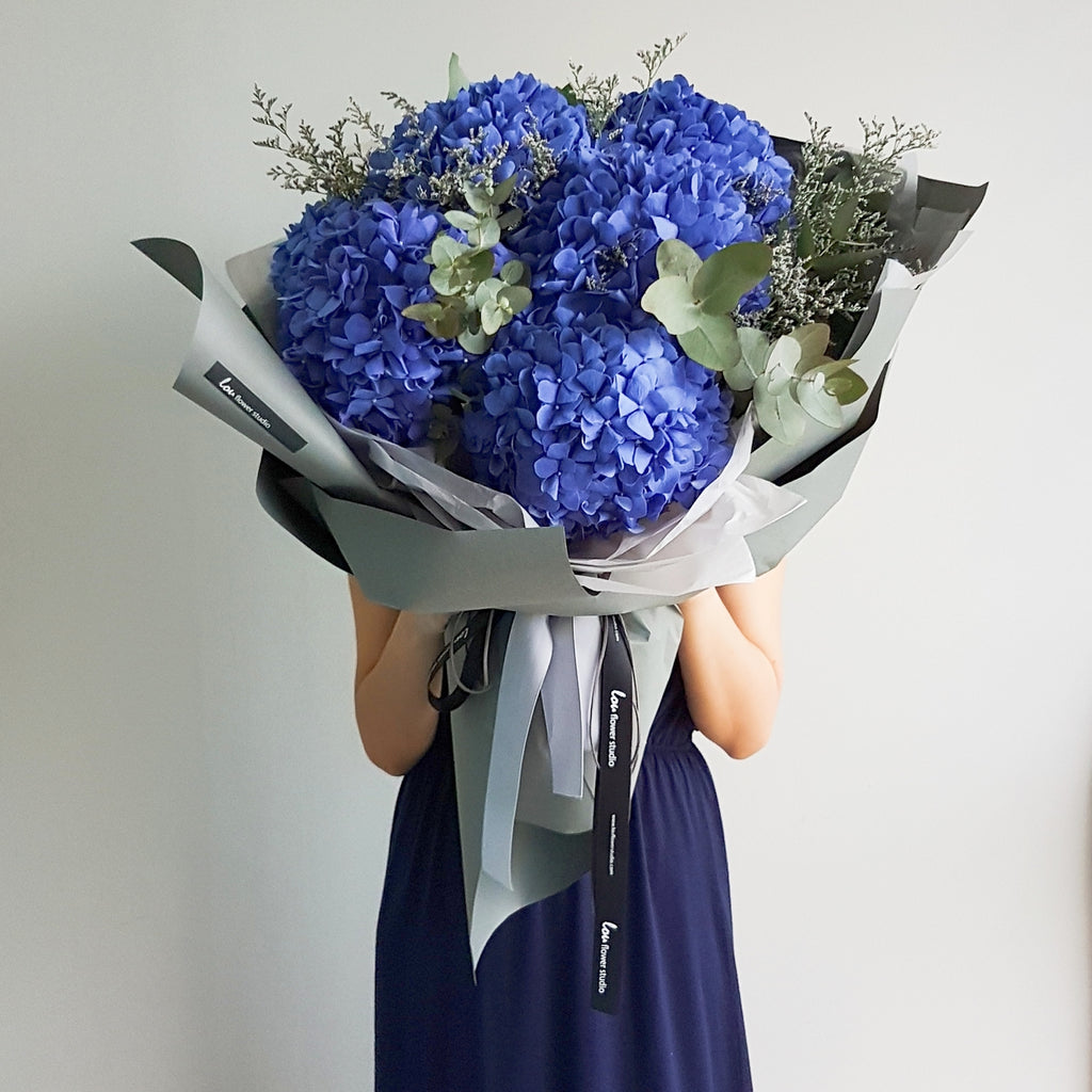 Gigantic Hydrangea bouquet - Lou Flower Studio